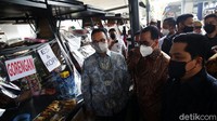 Anies Baswedan, Erick Thohir, dan Budi Karya Sumadi tampak kompak mengenakan batik saat meresmikan penataan stasiun tahap kedua di Stasiun Tebet, Rabu (29/9/2021).