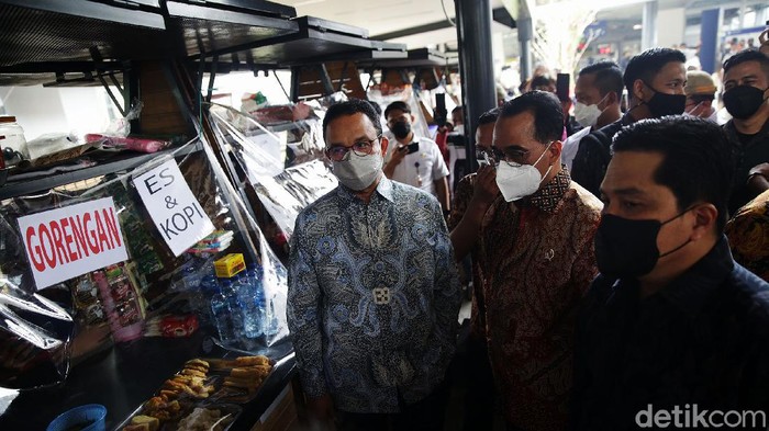 Penataan kawasan Stasiun Tebet diresmikan hari ini. Peresmian dilakukan oleh Gubernur DKI Jakarta Anies Baswedan bersama Menteri BUMN Erick Thohir dan Menhub Budi Karya Sumadi.