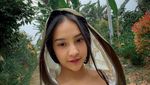 Pose Anya Geraldine Bak Bidadari di Air Terjun