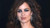 Berenice Marlohe juga untuk pertama kalinya mencuri atensi di film Skyfall. Foto: Getty Images/Tim P. Whitby