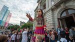 Si Boneka Raksasa Amal Tiba di Swiss