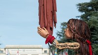 Dia bersama dengan para seniman membawa misi untuk menarik perhatian internasional akan penderitaan anak-anak terlantar di seluruh dunia.  Foto: Getty Images/Robert Hradil