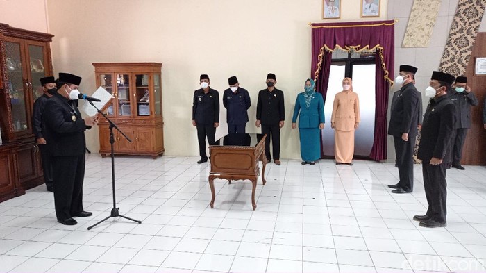 Bupati Pangandaran rotasi 8 kepala dinas