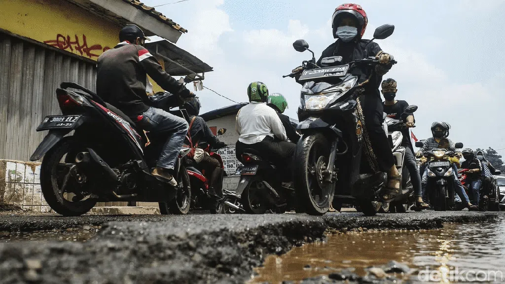 Sadis! Masih Ada Jalan Kayak Gini di Bogor