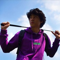 Devano Danendra beberapa waktu lalu tampak merayakan ulang tahunnya yang ke-19. Pada momen spesialnya itu pun Devano tampak mengunggah beberapa foto dirinya ke media sosial Instagram. Penampilan anak dari Iis Dahlia itu pun berhasil mencuri perhatian karena terlihat berbeda dari biasanya. Foto: Instagram/@devdanendra