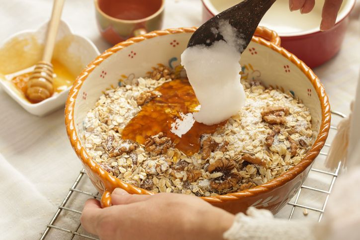Efek Kelebihan Konsumsi Minyak Kelapa Murni Pada Diet Keto
