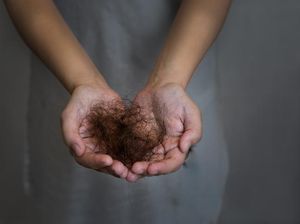 Rambut Rontok Setelah Covid? Lakukan Perawatan dengan 5 Bahan Alami Ini