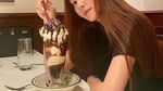 10 Pose Cantik Jessica Jung Saat Makan di Resto hingga Ngopi di Tengah Pulau