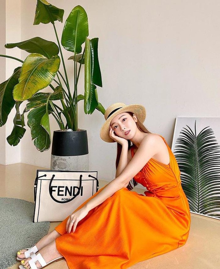 Galeri Foto Jessica Jung 10 Pose Cantik Jessica Jung Saat Makan di Resto hingga Ngopi di Tengah Pulau
