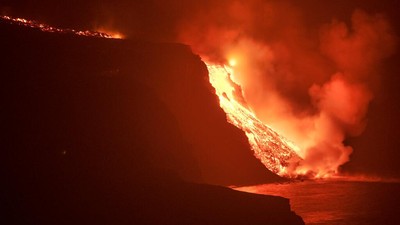 Gas Beracun Ancam Spanyol Gegara Lava Berapi Capai Lautan