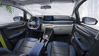 Tampilan interiorny juga cukup sporty dengan nuansa serba hitam dan memiliki model setir flat bottom seperti mobil-mobil balap. Foto: Dok. Geely