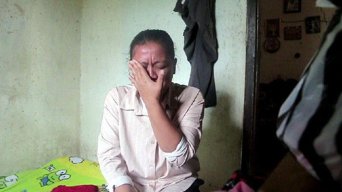 Ibu korban kapal terbakar di perairan Maluku.