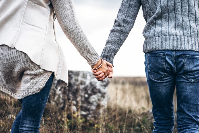 Ilustrasi pasangan Photo of romatic couple hands, walking outdoor and spending time together