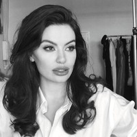 Inilah potret Ina yang wajahnya disamakan dengan Angelina Jolie. Arsitek dan ilmuwan cantik itu memiliki tulang tinggi, dan bibir tebal seperti fitur wajah sang aktris. Foto: dok: Instagram/@inadajcireal