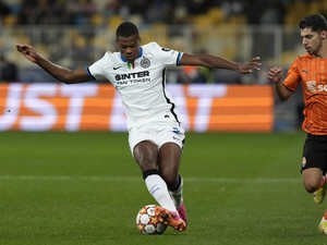 UEFA Kandangkan Ular Inter Milan