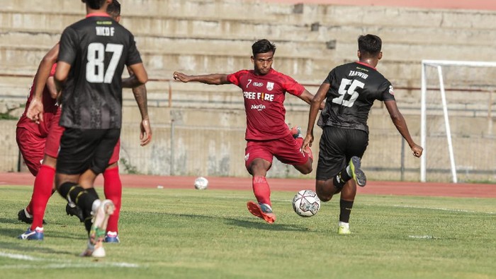 Pemain sayap Persis Solo, Irfan Jauhari, masih dalam masa pemulihan cedera. Dia absen saat Laskar Samber Nyawa melawan Persijap Jepara?
