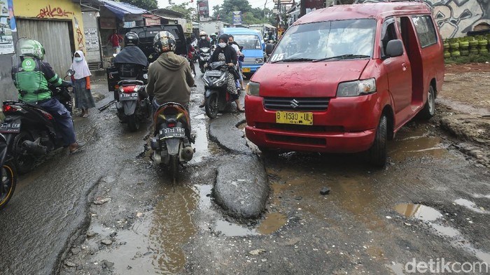 Kebangetan ! Jalan Kab Bogor Rusak Parah Jelang Musim Hujan