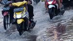 Jalanan Cirendeu Tergenang, Lalin Tersendat