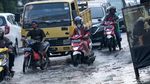Jalanan Cirendeu Tergenang, Lalin Tersendat