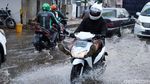 Jalanan Cirendeu Tergenang, Lalin Tersendat