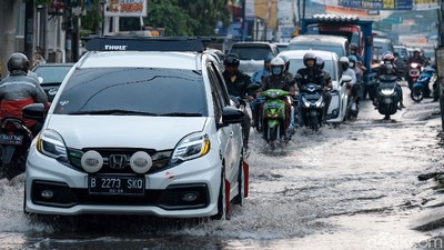Jalanan Cirendeu Tergenang, Lalin Tersendat