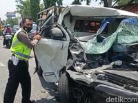 Tabrakan Minibus Dan Mobil Boks Di Lamongan, Satu Orang Tewas