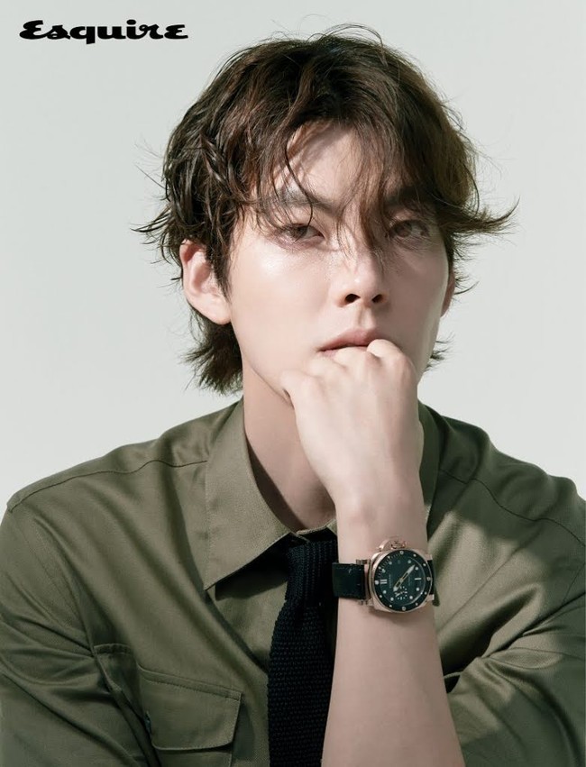Kim Woo Bin membuat nama panggung sebelum beralih profesi dari model ke aktor. Nama lahirnya sama persis dengan bintang Boys Before Flowers, Kim Hyun Joong. Foto: Instagram