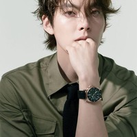Kim Woo Bin membuat nama panggung sebelum beralih profesi dari model ke aktor. Nama lahirnya sama persis dengan bintang Boys Before Flowers, Kim Hyun Joong. Foto: Instagram