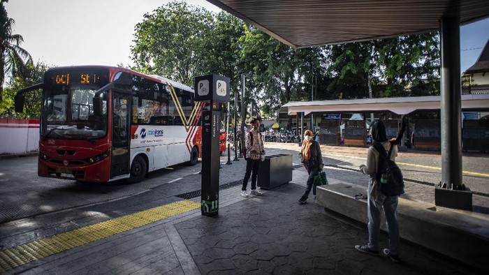 Jalur TransJakarta Terintegrasi dengan Stasiun KRL untuk Kemudahan Transportasi di Jakarta