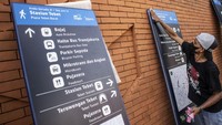 Penataan di kawasan stasiun ini untuk memudahkan masyarakat dalam mengakses transportasi umum. Aprillio Akbar/Antara Foto.