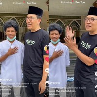 Mat Peci mengatakan jika remaja tersebut merupakan anak dari pemilik masjid dan hotel mewah di Ciater. Ia pun berbincang singkat dengan remaja tersebut. Adek ini ternyata sultan. Kerjaannya menyambut tamu, mendoakan tamu, dan merapihkan sandal di masjid. Alhamdulillah Mat Peci meliihat adek ini lagi. Terkenal di langit, tidak terkenal di bumi #matpeci #fyp @achiehilman @ochihilman, tulis akun TikTok @matpeciii (28/9/2021).  Foto: Dok. Tangkap layar akun TikTok @matpeciii.