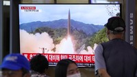 Kantor berita resmi Korut, Korea Central News Agency (KCNA) melaporkan peluncuran tersebut adalah signifikansi strategis yang besar, seiring negara tersebut berusaha untuk meningkatkan kemampuan pertahanannya seribu kali lipat.