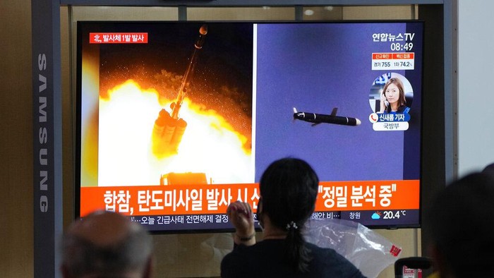 Korea Utara (Korut) telah berhasil menguji coba rudal hipersonik pada Selasa (28/9) waktu setempat. Ini akan menjadi kemajuan terbaru negara bersenjata nuklir tersebut dalam teknologi senjata.