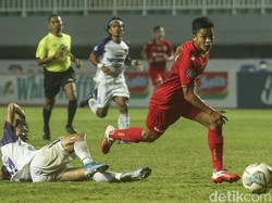 Sementara Persita mengekor di urutan ketujuh dengan poin yang sama, namun cuma kalah selisih gol.