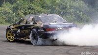 Awalnya, Firo lebih menyukai mobil offroad untuk bertualang.