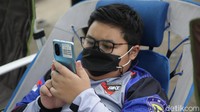 Memiliki cita-cita besar untuk menjadi seorang drifter profesional tidak lahir begitu saja. Keinginan tersebut banyak dipengaruhi ayahnya yang juga hobi balap. Sering menghadiri acara-acara otomotif membuat Firo, panggilan akrab Firenze Akello, semakin yakin untuk bisa menjadi drifter profesional.