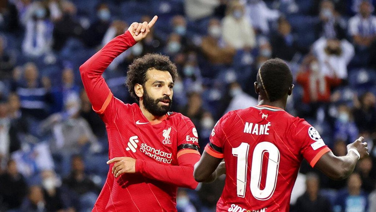 Mohamed Salah dan Sadio Mane, senjata mematikan lini serang Liverpool. (Foto: AP/Luis Vieira)