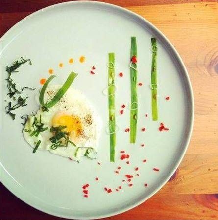 Kreatif! 'Food Plating' Sulap Nasi Lauk Kerupuk Jadi Menu Restoran