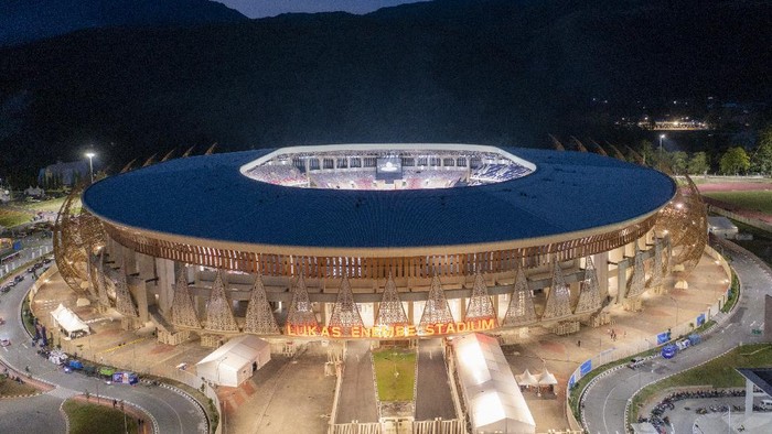 Foto udara Stadion Lukas Enembe jelang pembukaan PON Papua di Kompleks Olahraga Kampung Harapan, Distrik Sentani Timur, Kabupaten Jayapura, Papua, Rabu (29/9/2021). Pembukaan PON Papua akan digelar pada 2 Oktober mendatang. ANTARA FOTO/Nova Wahyudi/wsj.