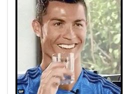 Meme Kocak Messi Rebahan di Pagar Betis