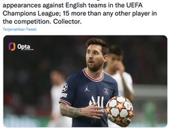 Meme Kocak Messi Rebahan di Pagar Betis