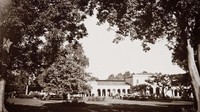 Foto yang diambil oleh Georg Friedrich Johannes Bley ini menggambarkan kondisi Stasiun Buitenzorg alias Stasiun Bogor di tahun 1920-1930. Dok. Tropenmuseum