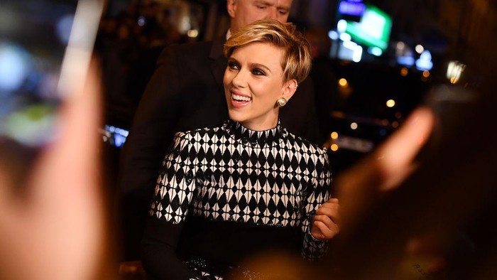 PARIS, FRANCE - MARCH 21:  Scarlett Johansson attends the Paris Premiere of the Paramount Pictures release 