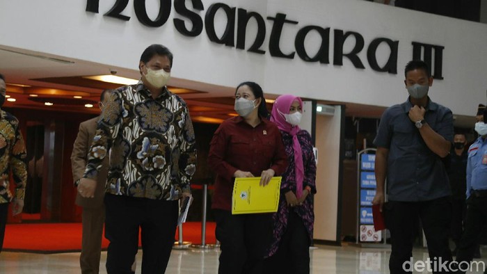 Sekretaris Jenderal DPP Partai Golkar Lodewijk Freidrich Paulus resmi diajukan sebagai Wakil Ketua DPR menggantikan Azis yang berstatus tersangka kasus suap oleh KPK.