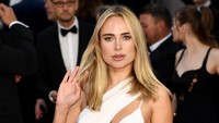 Detik-detik Kimberley Garner sebelum memperlihatkan gaun yang gagal  fungsi. Foto: Gareth Cattermole/Getty Images/Gareth Cattermole