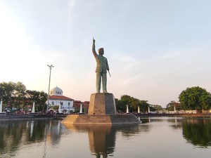 Megawati Resmikan Patung Bung Karno Setinggi 18,5 Meter di Semarang