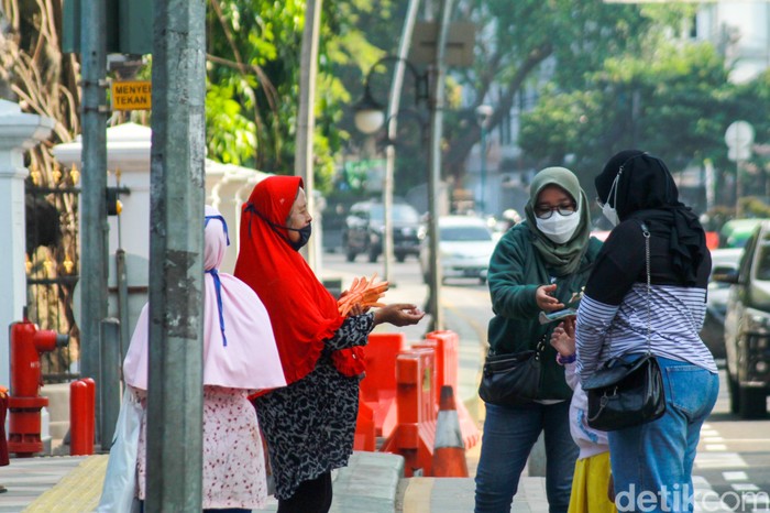 Pedagang kaki lima di Kebun Raya Bogor