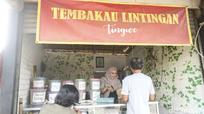 Peluang Bisnis Bagi Para Perokok lewat Tingwe Layaknya penggemar kopi yang mencampur atau nge-blend beragam kopi, tingwe juga memadukan aneka tembakau dari berbagai penjuru.