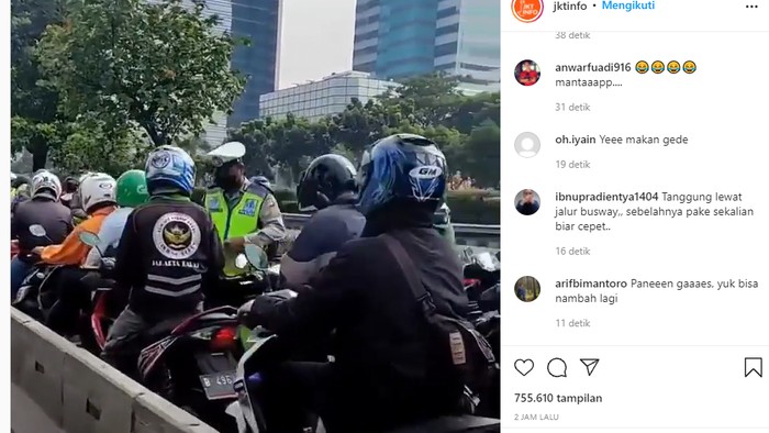 Pengendara terobos jalur busway dan kena tilang massal di jalan menuju Slipi-Tomang, Jakarta