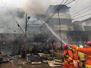 Sempat Terjebak, 10 Korban Kebakaran di Jakut Alami Cedera